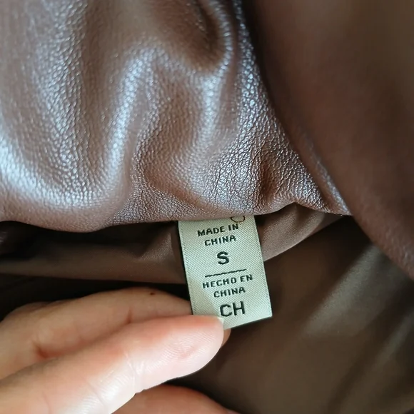 Levi's Chocolate Brown Puffer Vest With Belt Womens Size Small NWOT - Picture 14 of 15